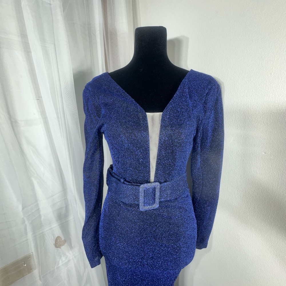 Elegant Blue Long Sleeve Gown - Picture 4 of 6